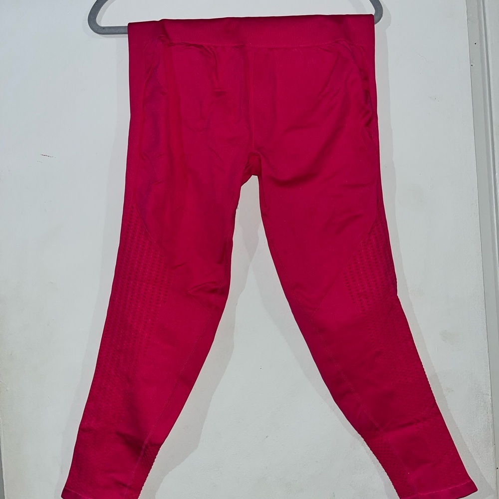 NWT Fabletics Women's Bright Pink Athletic Leggings - Picture 2 of 4